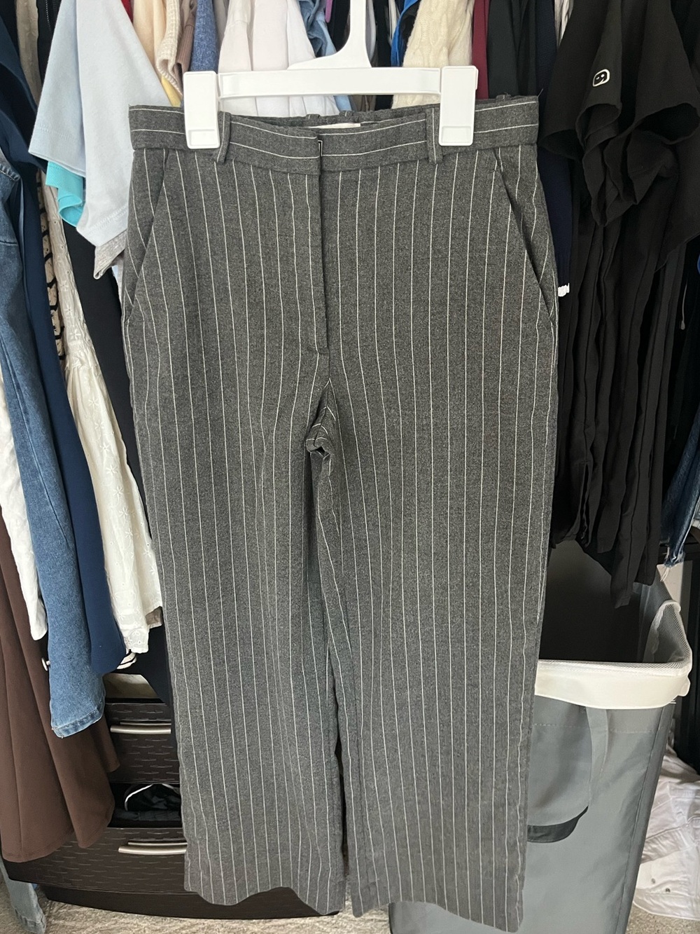 Abercrombie & Fitch Sloane Tailored Wide Leg Pant in Grey Pinstripe - Picture 2 of 4